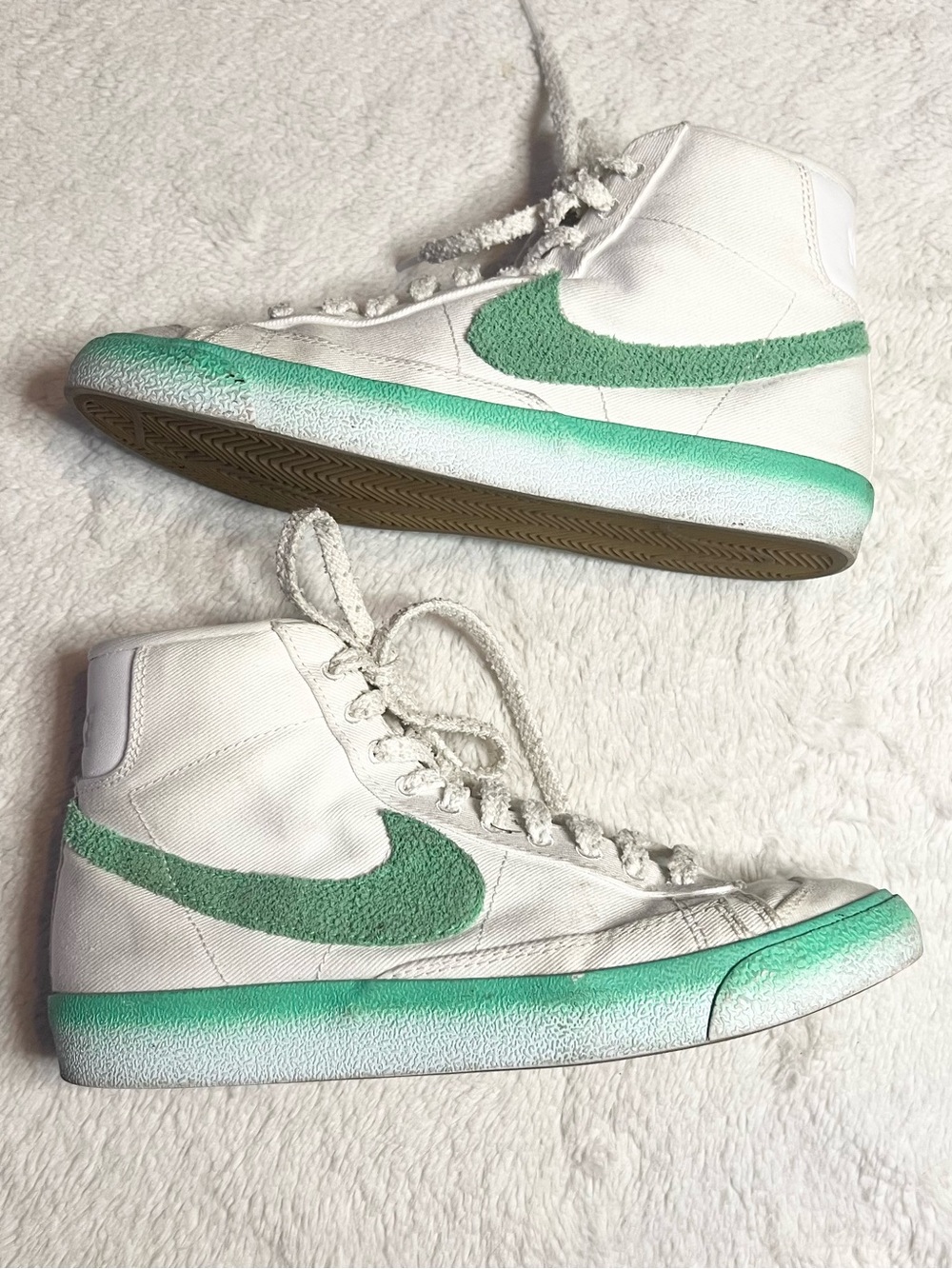 Nike Blazer Mid '77 Green Fade Chenille Swoosh Gum Sole High-Top Sneakers Size 9